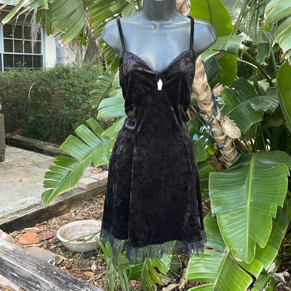 Hot topic stretch, crush velvet dress with coffin charm